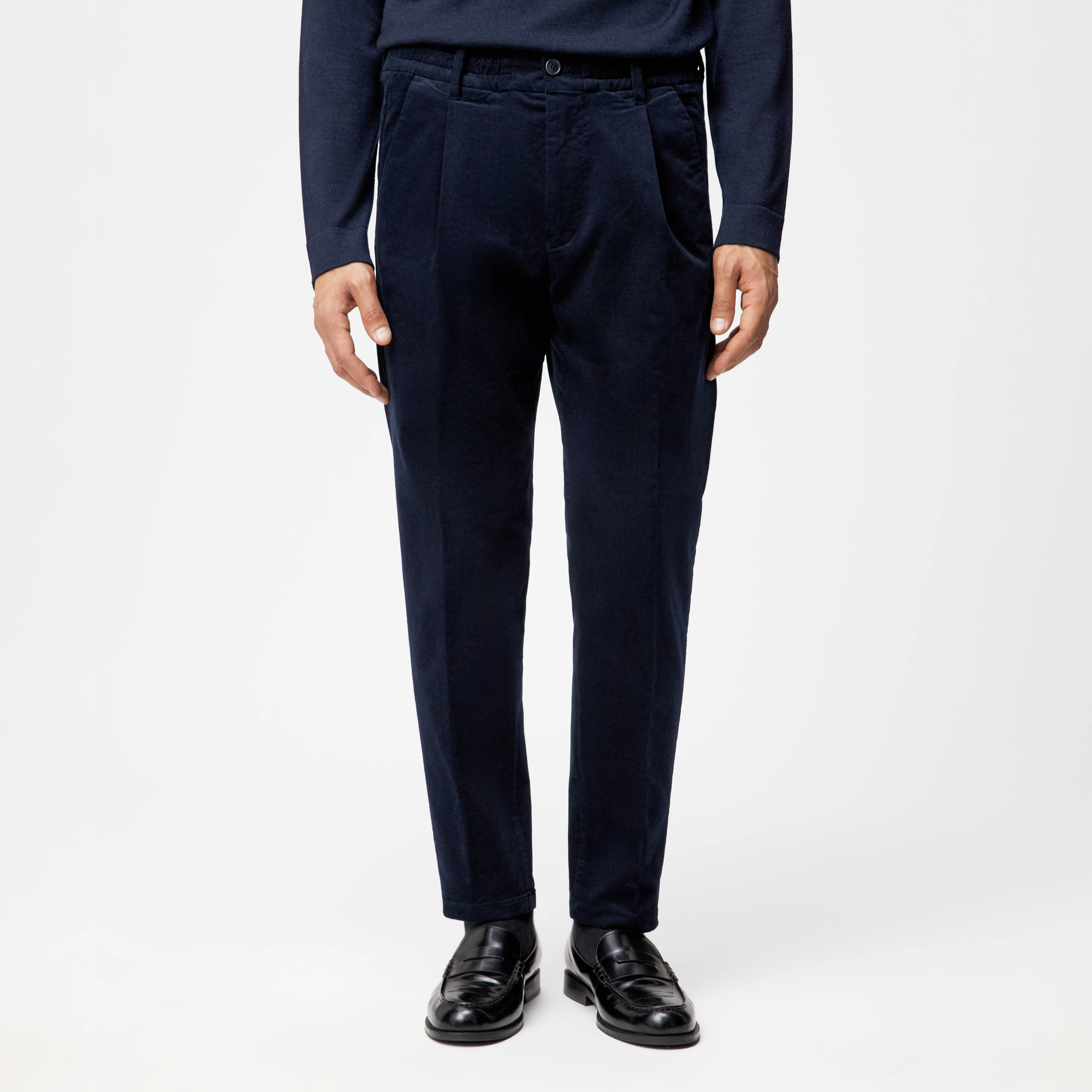CHASY - Casual trousers with pleats in velvet - men - blue - Frontansicht