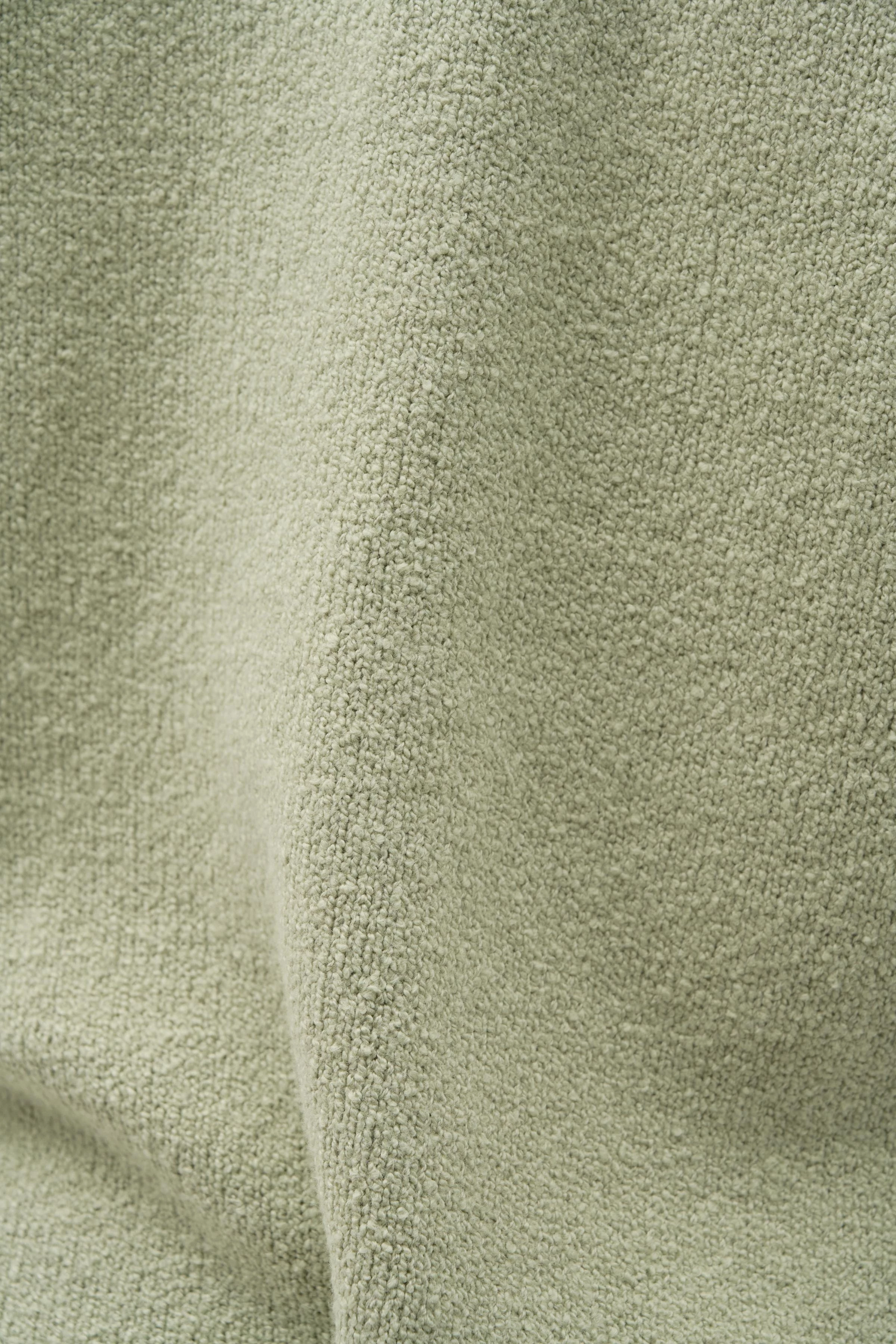 FREDDY - Oversized sweater in bouclé look - men - green - Detailansicht am Model