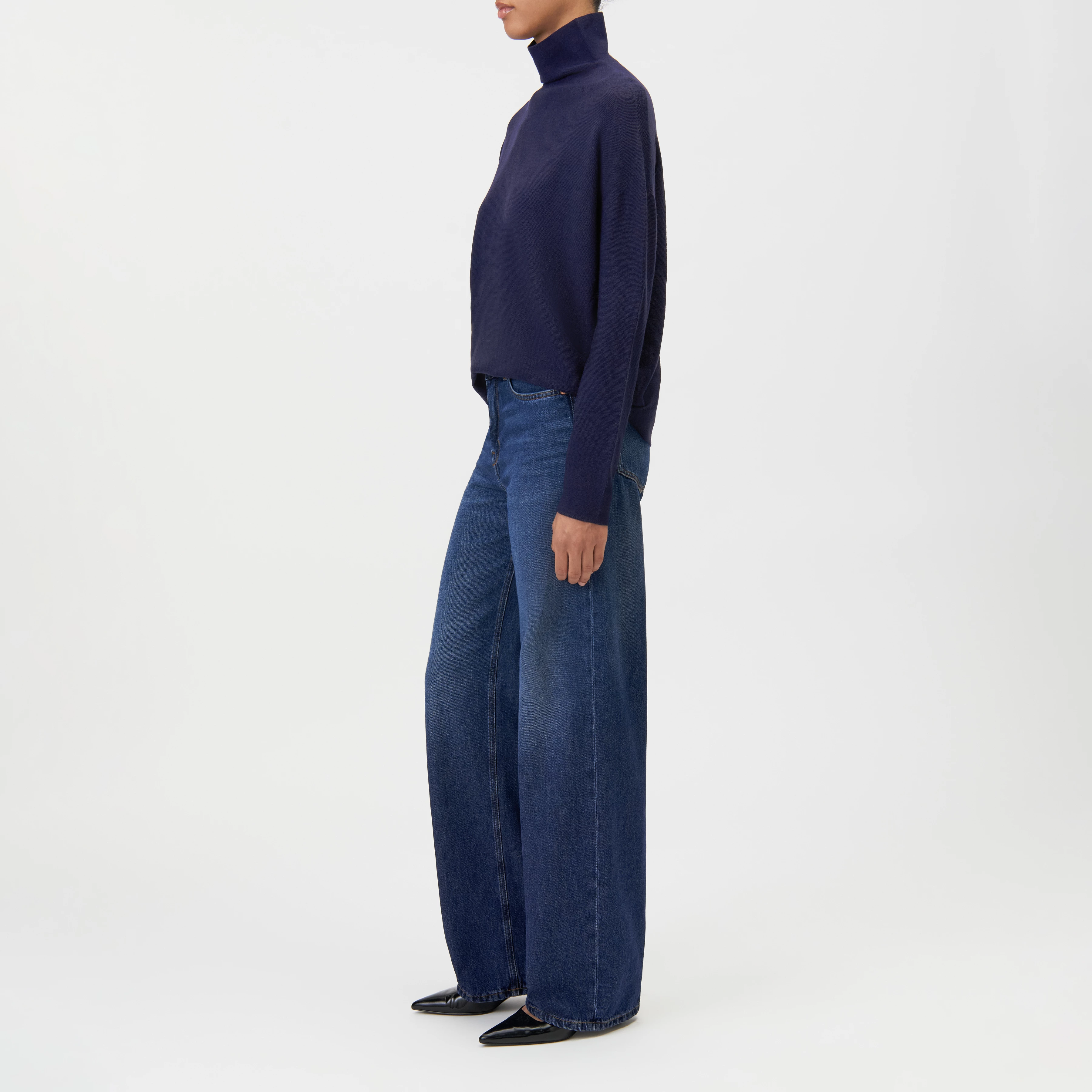 LIORA - Egg-shape turtleneck jumper in 100% merino wool - women - blue - Seitenansicht