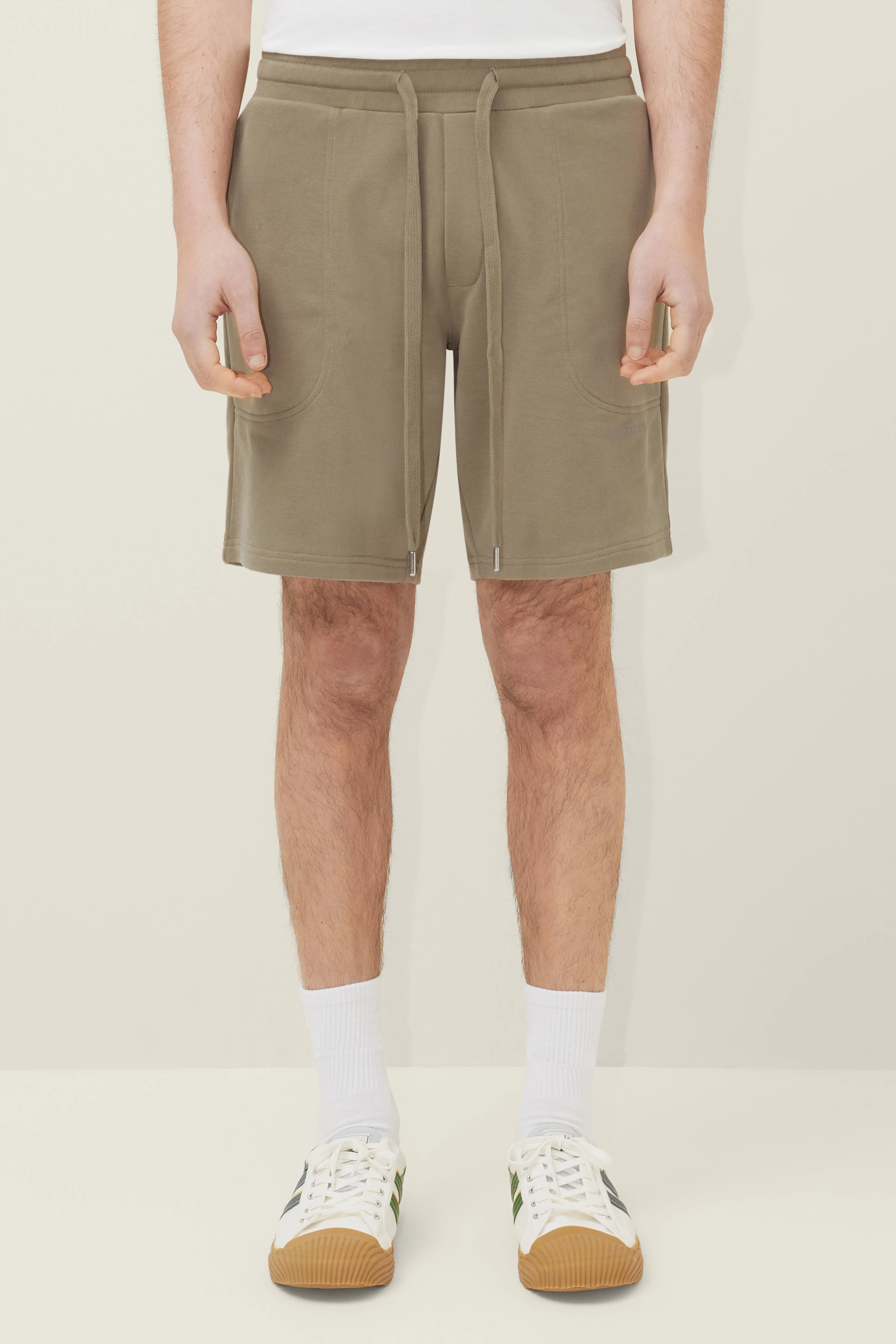 BREAK - relaxed fit sweatshorts - men - green - Frontansicht
