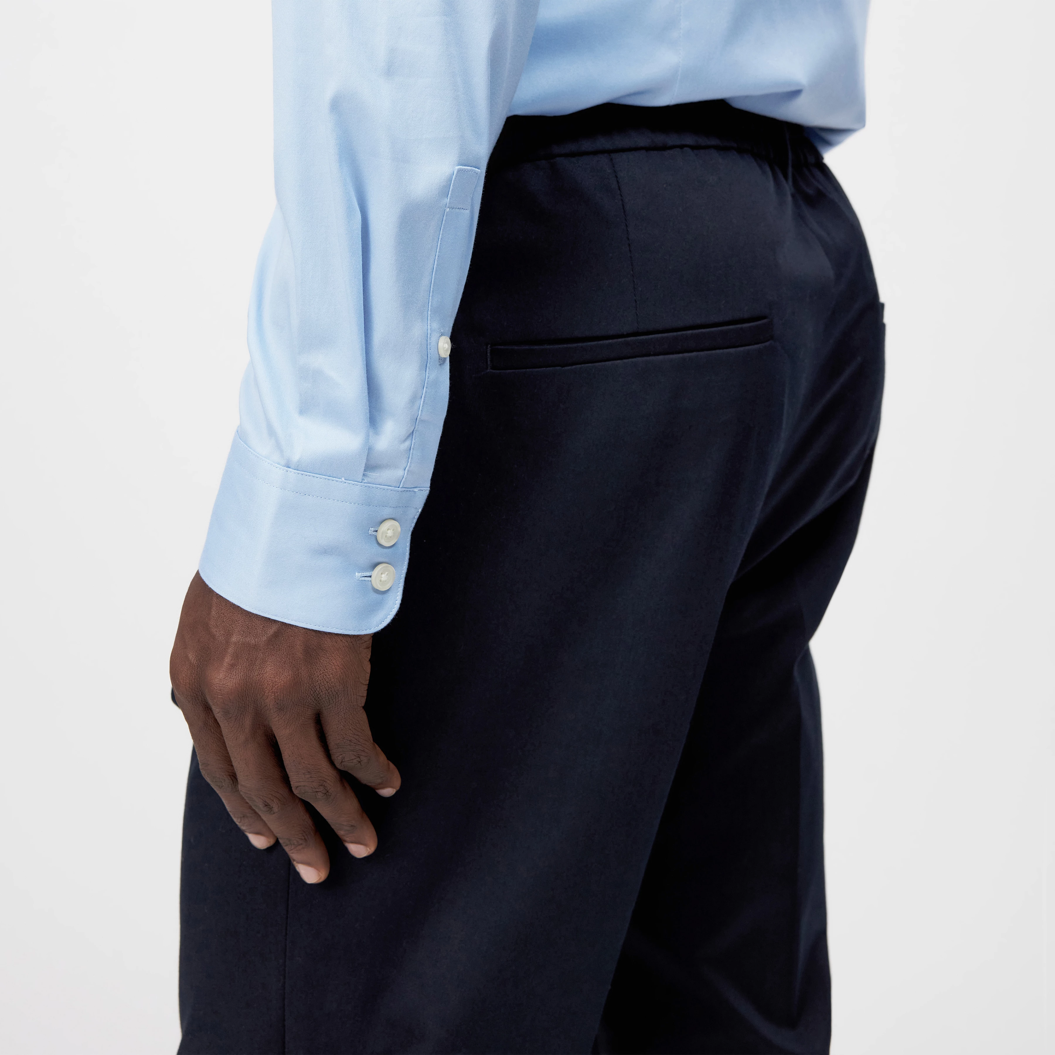 DANEEL - Classic fit shirt in cotton satin - men - blue - Detailansicht am Model