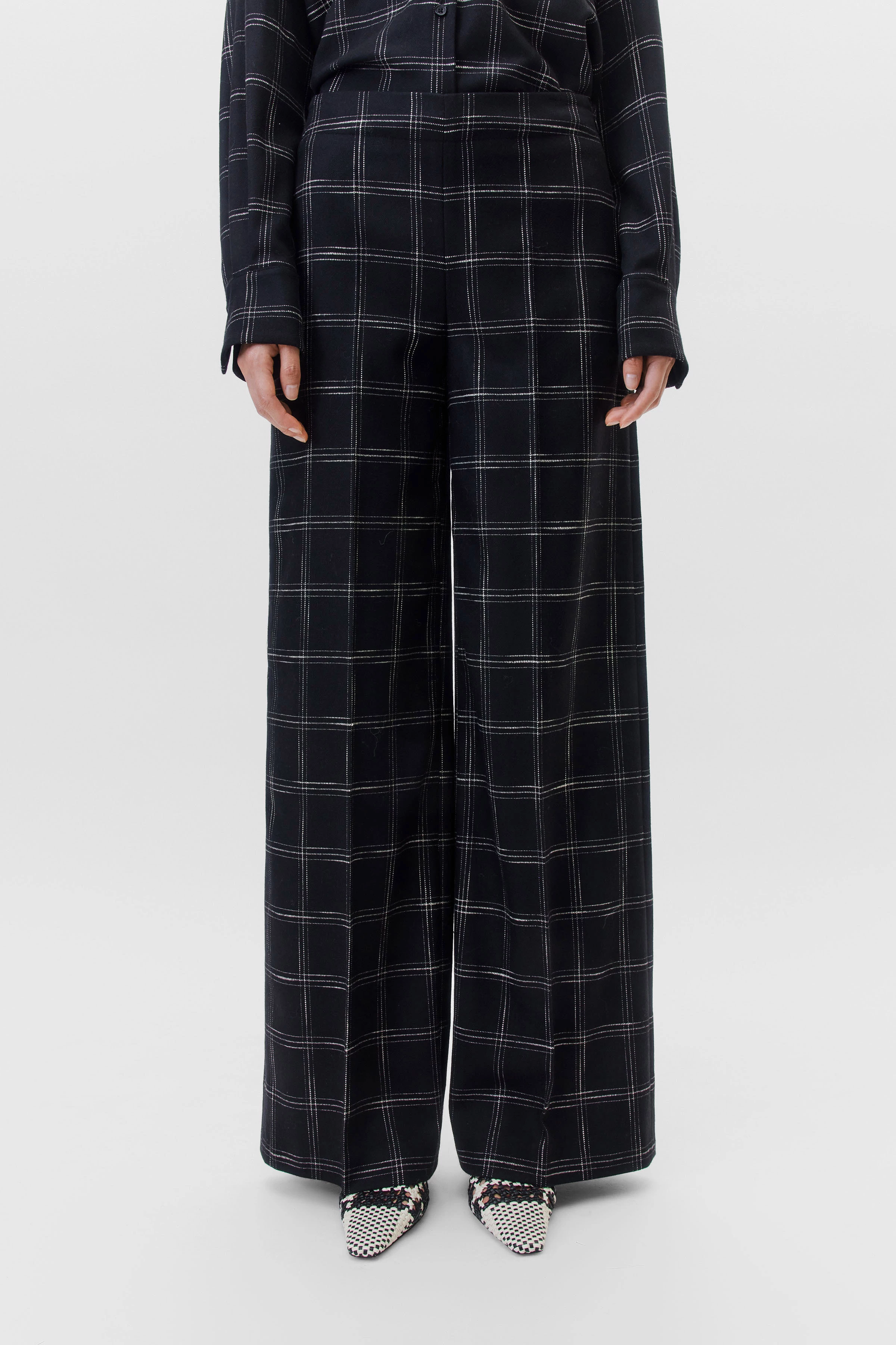 BEFORE - flannel marlene trousers - women - black - Frontansicht