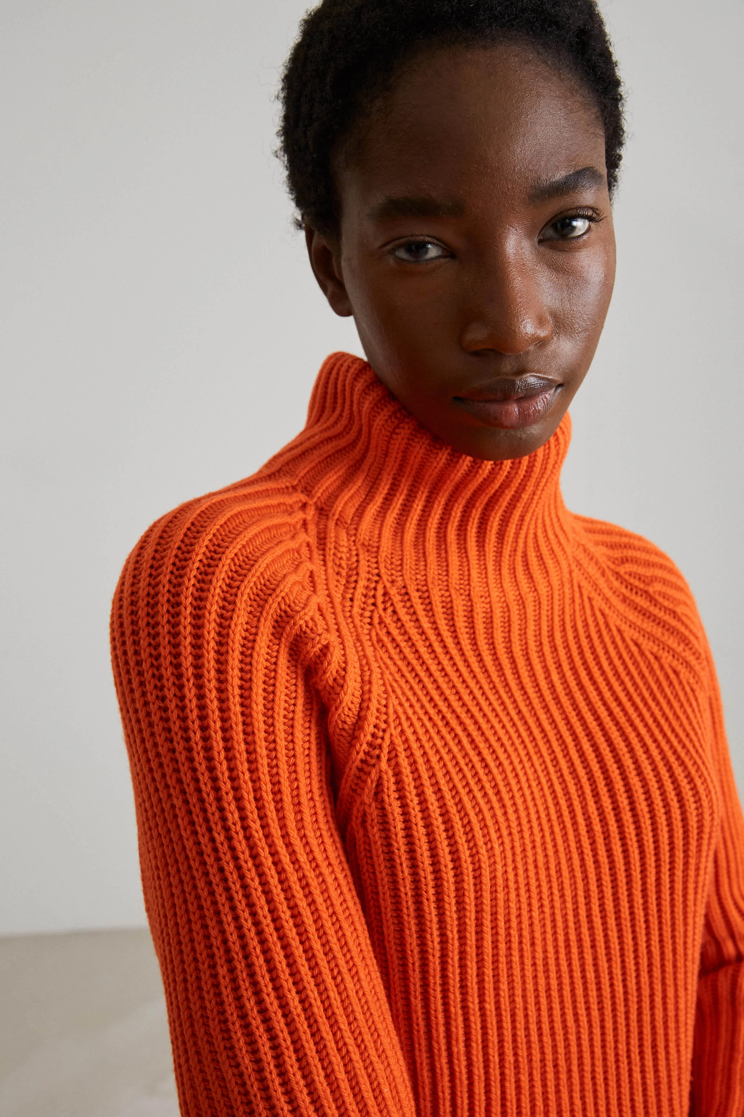 ARWEN - Rollkragenpullover aus reiner Wolle - Damen - orange - Seitenansicht