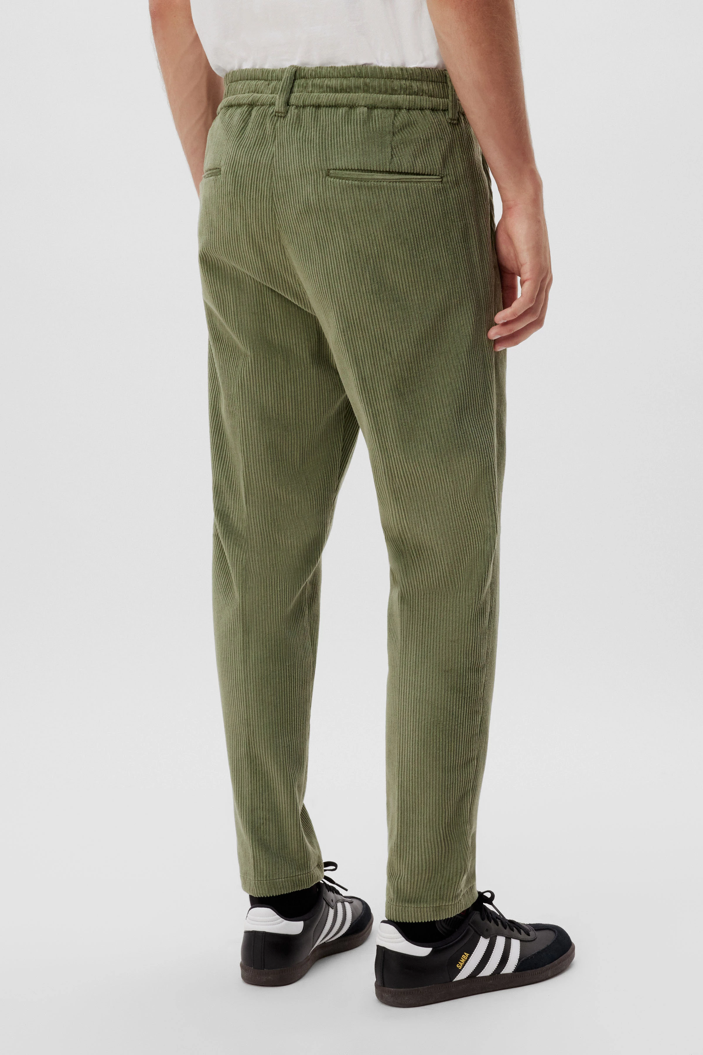 CHASY - casual trousers with pleat in corduroy - men - green - Rückansicht