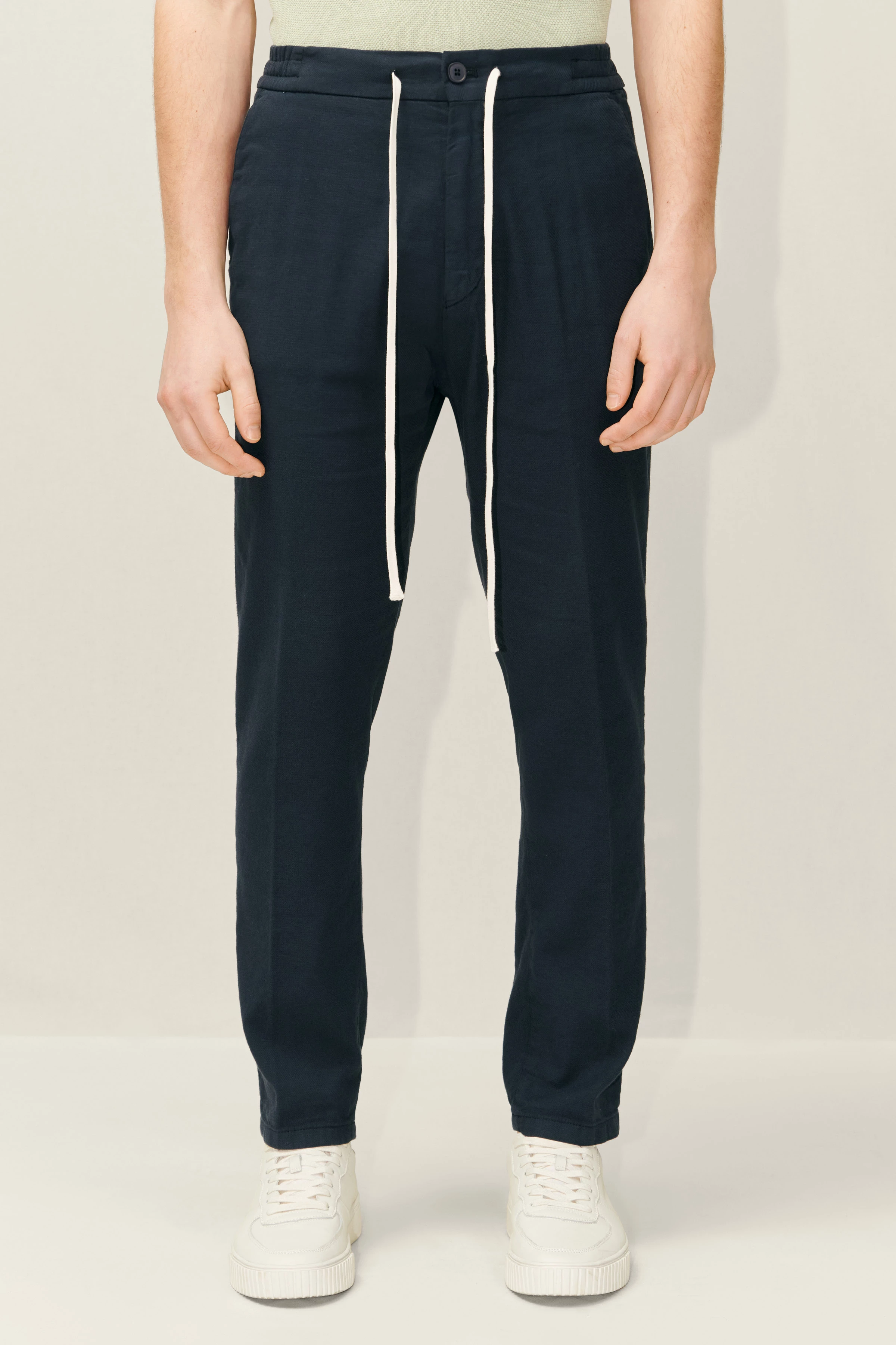 PLAIN - loose jogpants in cotton-linen mix - men - blue - Frontansicht