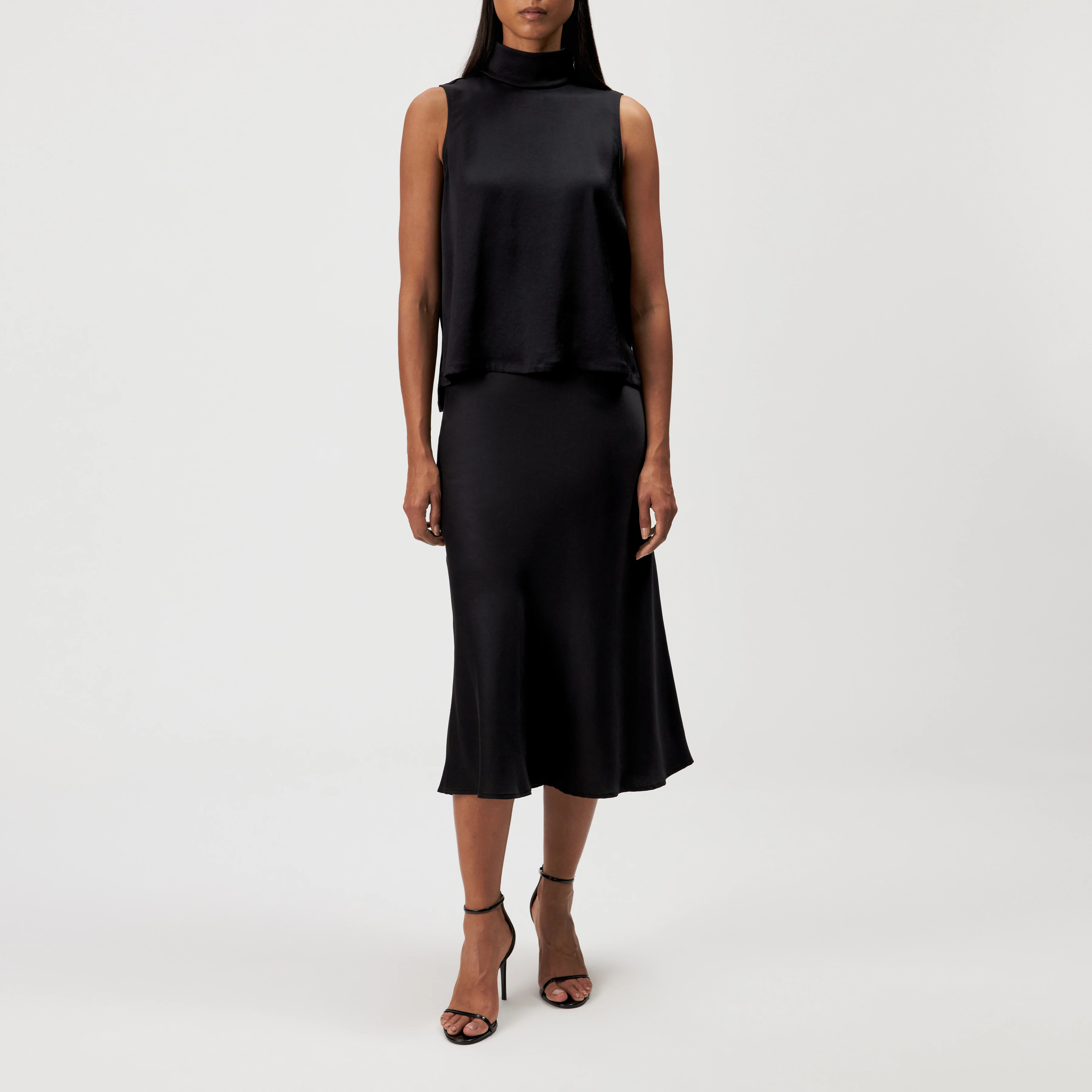 HALIRA - Top blouse en satin à col montant - women - noir - Ganzkörper-Frontansicht