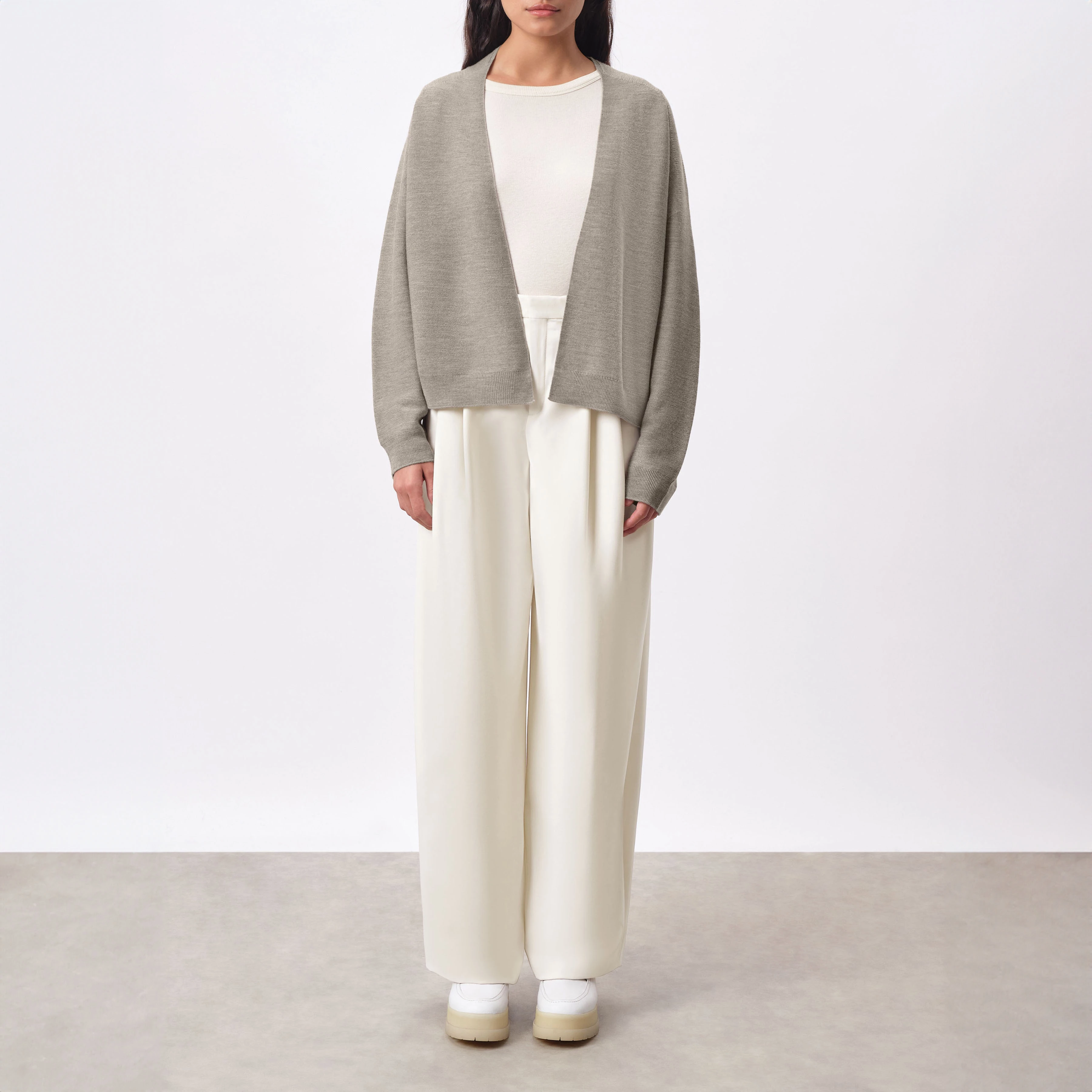 MIRALA - Cardigan en laine mérinos - women - beige - Ganzkörper-Frontansicht