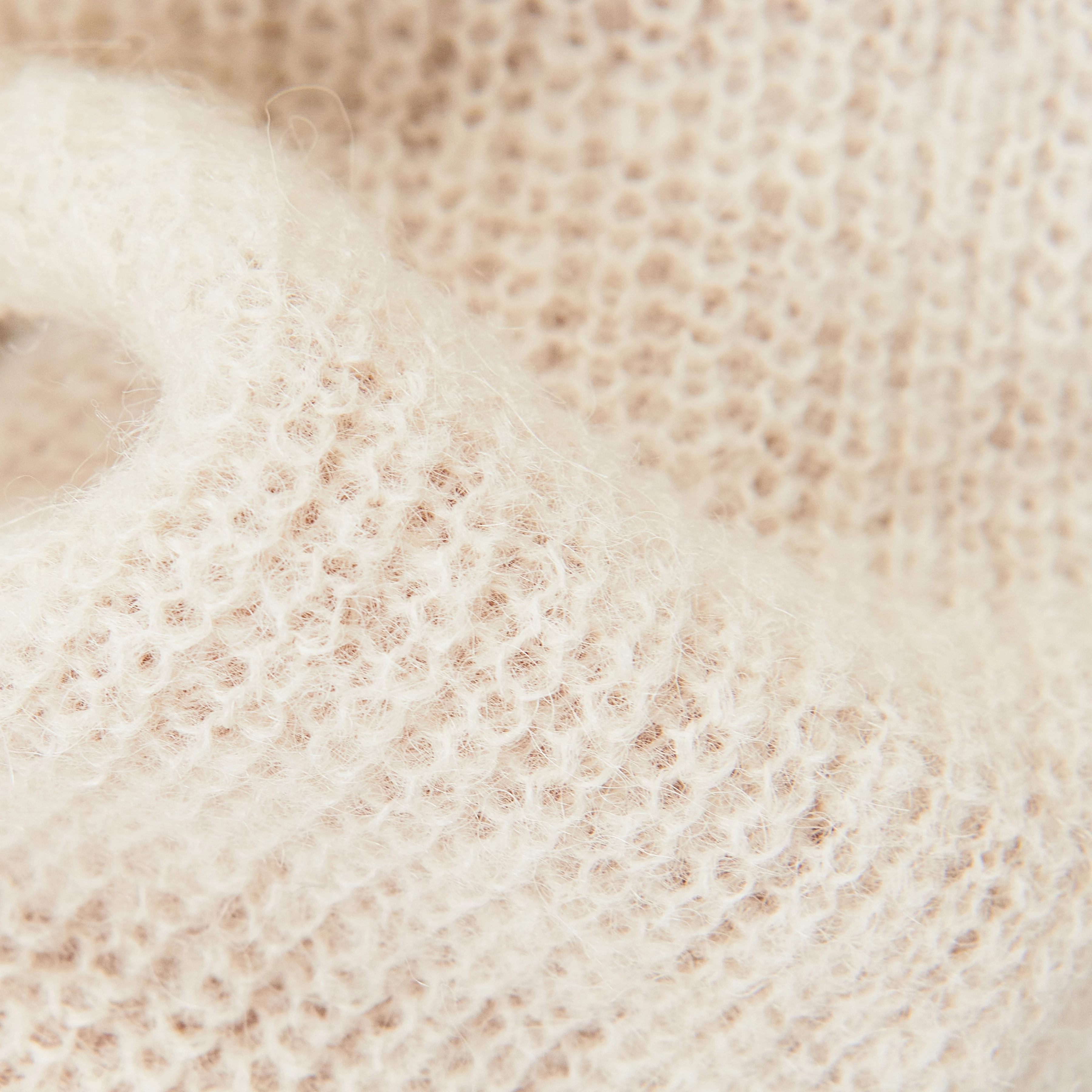 IMENY - Short Suri Alpaca blend jumper - women - beige - Materialbild (B2C)