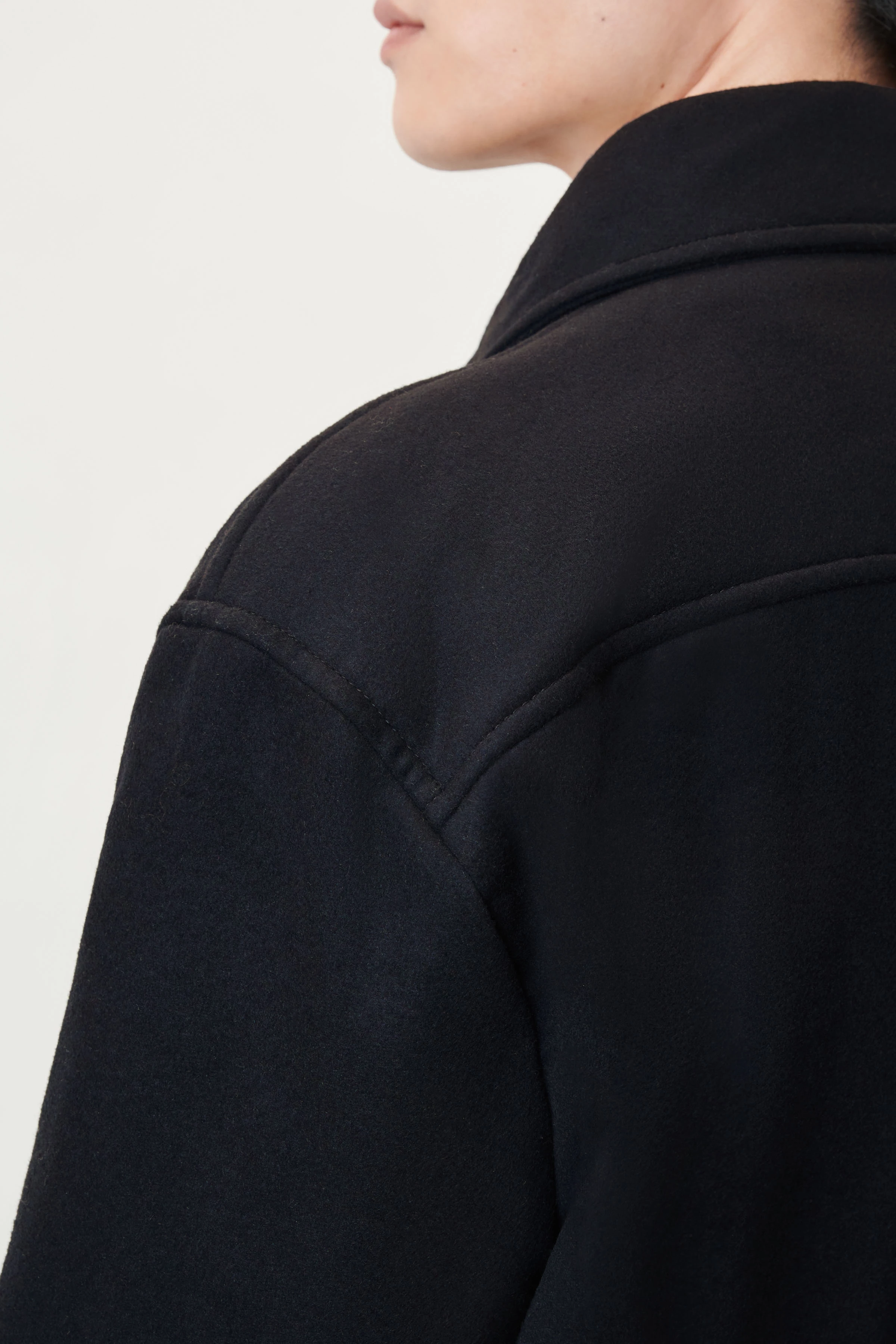 CATANIO - Lässiges Overshirt in meliertem Woll-Flanell - Herren - blau - Detailansicht am Model