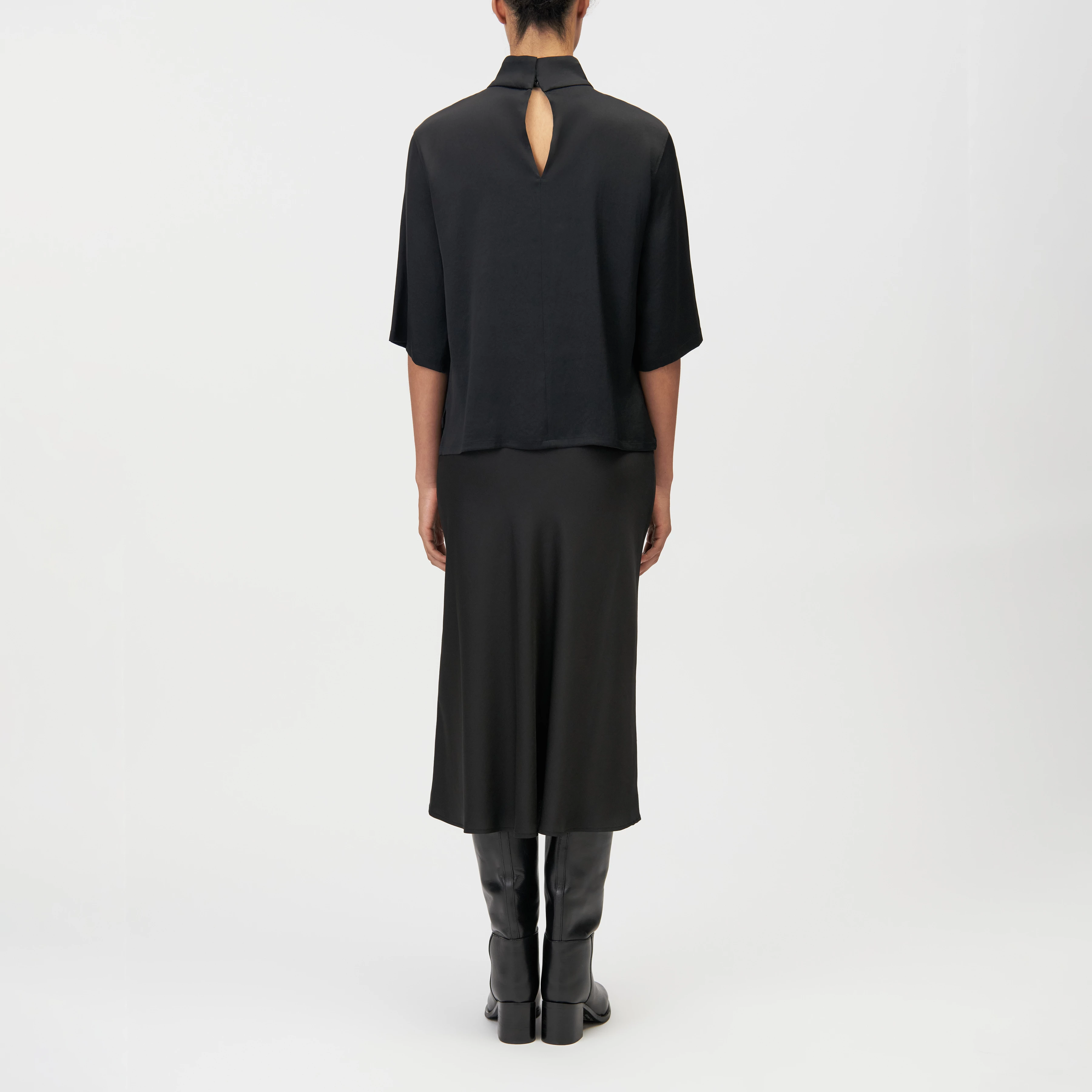 ALETIA - Blouse col montant en satin - women - noir - Rückansicht
